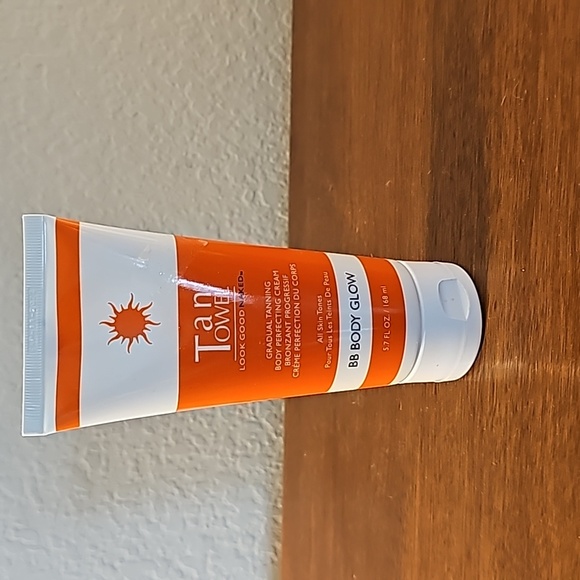 Bb Body glow Other - Tan Towel Tanning Cream